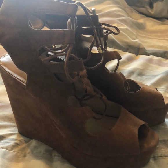 Heels !! - Picture 2 of 2